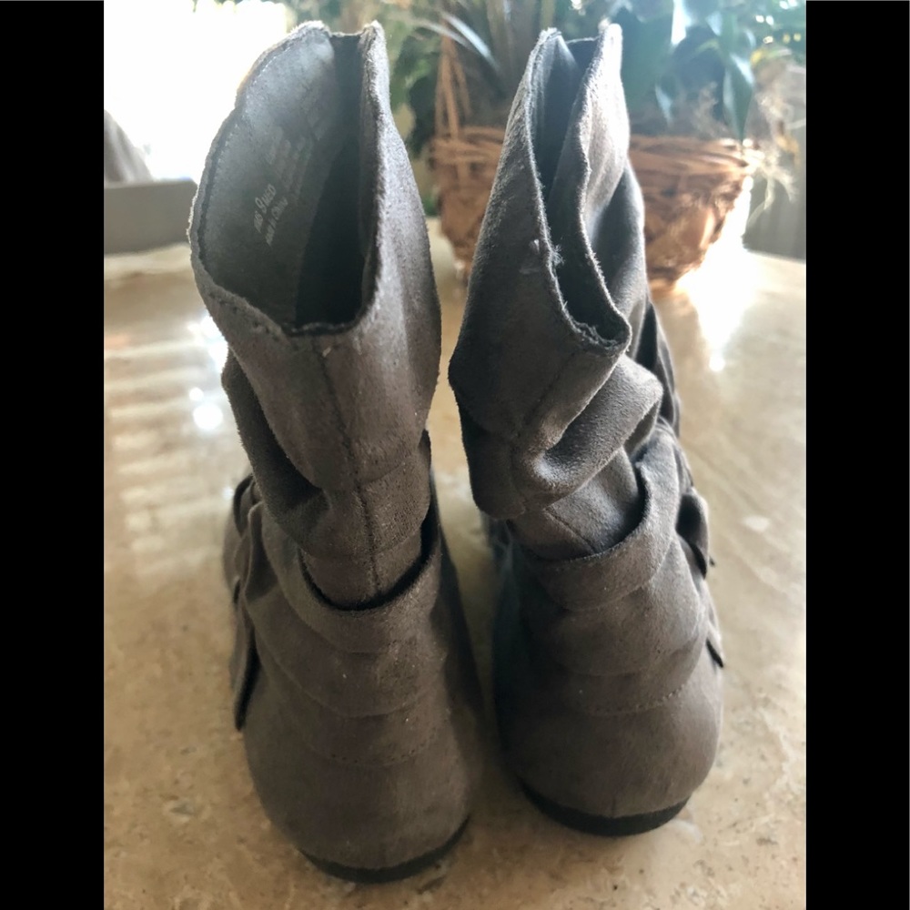 So Sorho Grey Faux-Suede Boots - Size 9 (NWT) - Picture 5 of 10